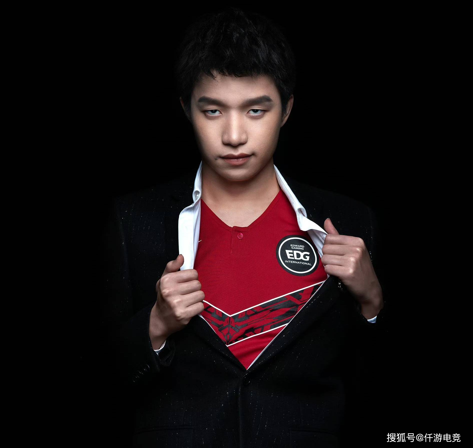 LPL转会期迎来大结局，EDG厂长复出加盟JDG！NIP围绕Doinb组队