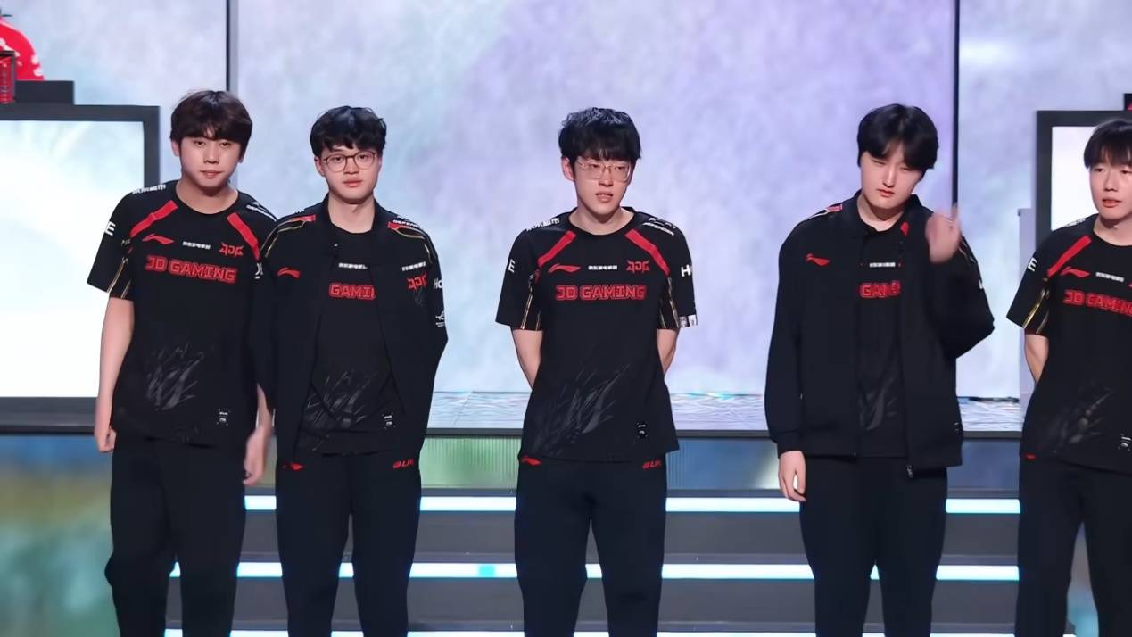 LPL上演韩援悲剧,战队投资4000万,未晋级世界赛,冠军中单背锅