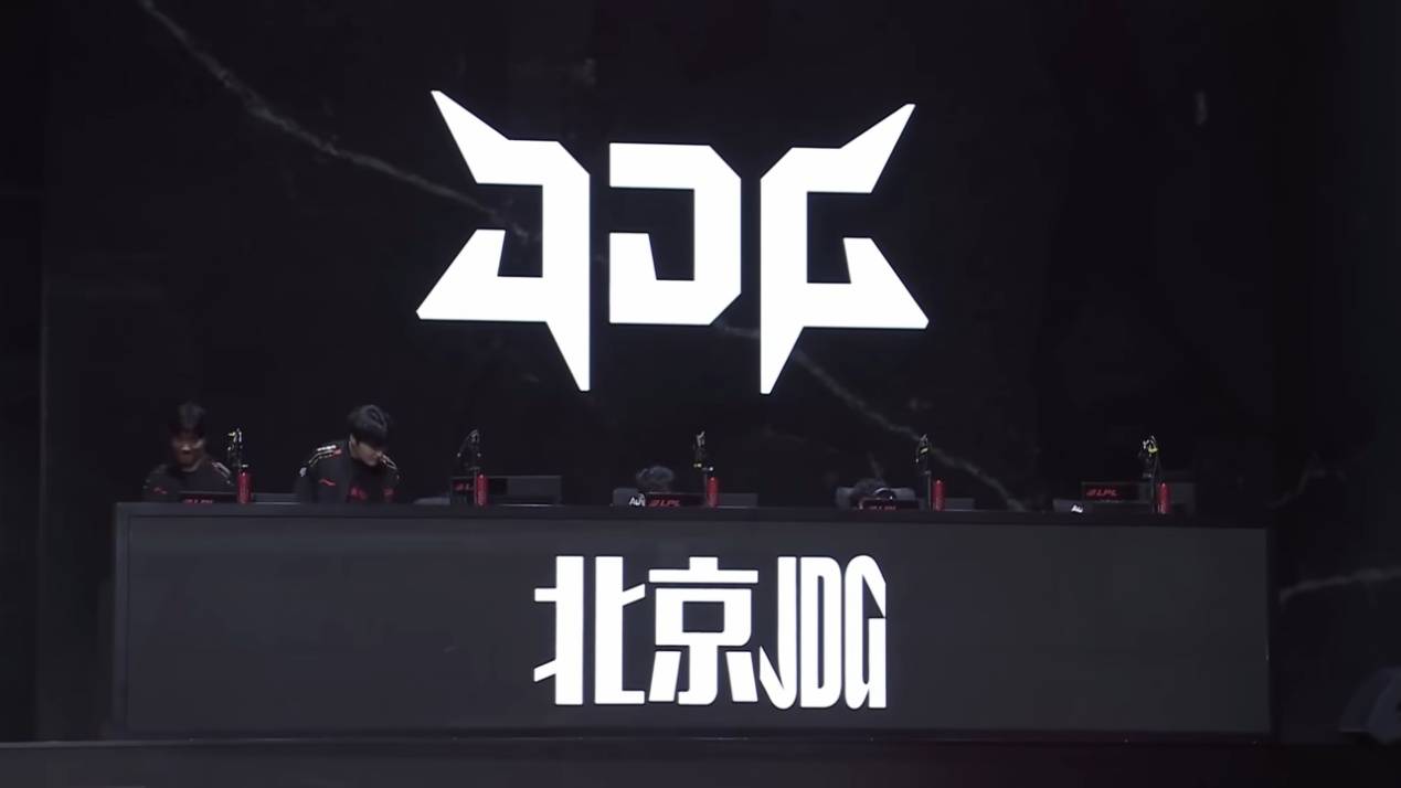 LPL上演韩援悲剧,战队投资4000万,未晋级世界赛,冠军中单背锅