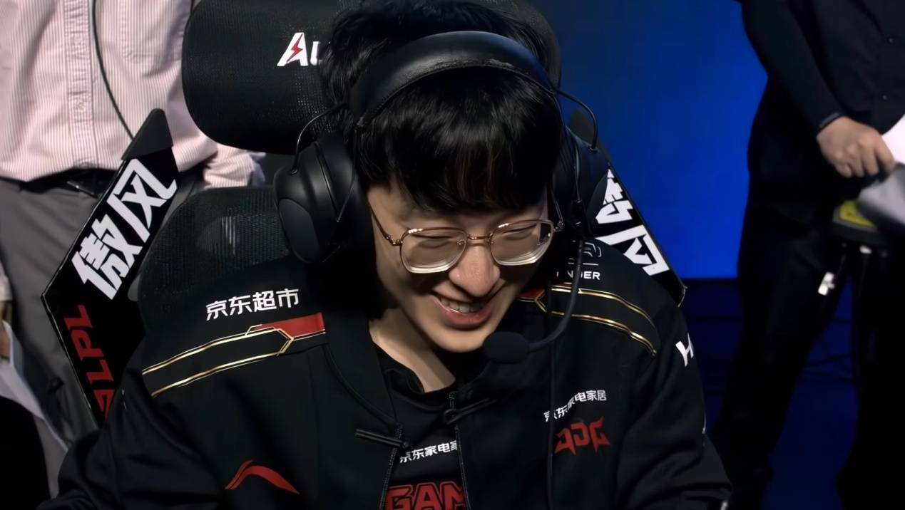 LPL上演韩援悲剧,战队投资4000万,未晋级世界赛,冠军中单背锅