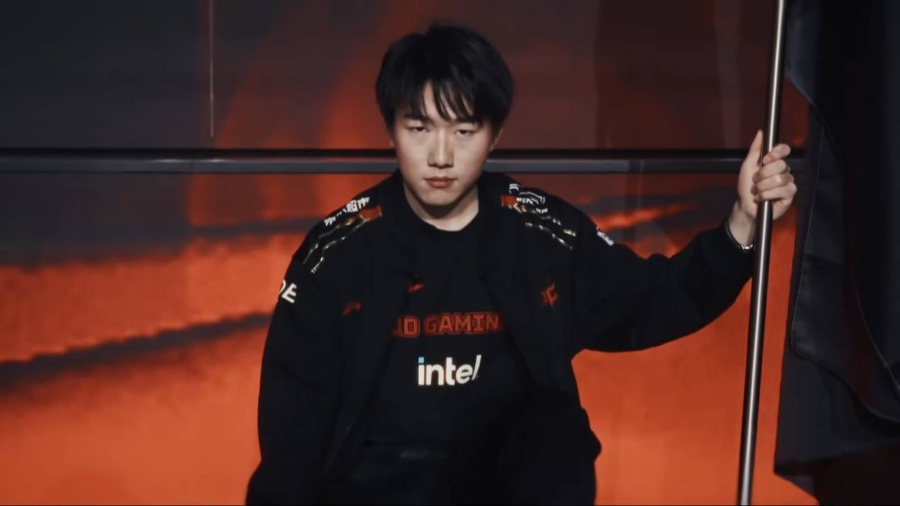 LPL上演韩援悲剧,战队投资4000万,未晋级世界赛,冠军中单背锅