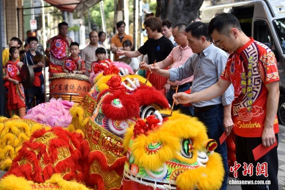 巴西首个“全华班”龙狮团：岭南流脉 南美传声